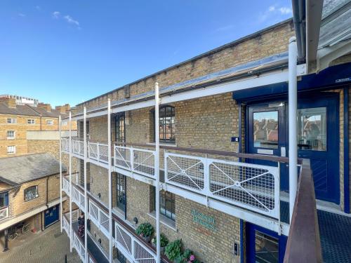 8 & 9 Waterloo Court, 10 Theed Street, Southbank, London, SE1