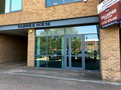 2 Oaks Court, Warwick Road, Borehamwood, WD6