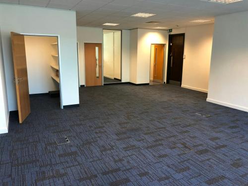 2 Oaks Court, Warwick Road, Borehamwood, WD6