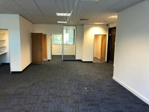 2 Oaks Court, Warwick Road, Borehamwood, WD6