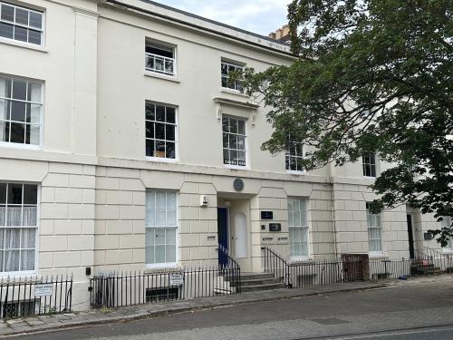 21, Carlton Crescent, Southampton, SO15