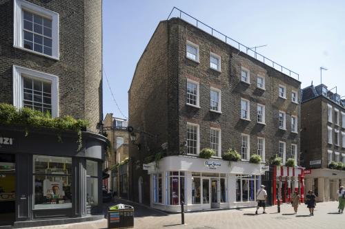 4 Lowndes Court, Soho, London, W1F