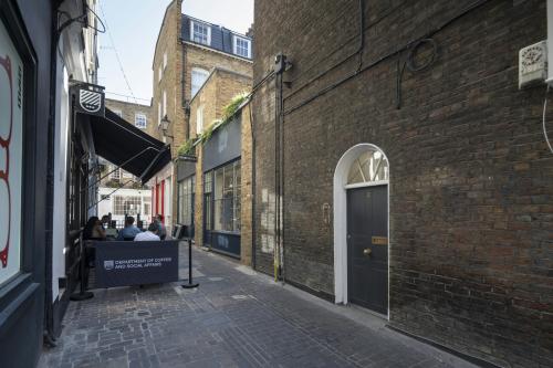 4 Lowndes Court, Soho, London, W1F
