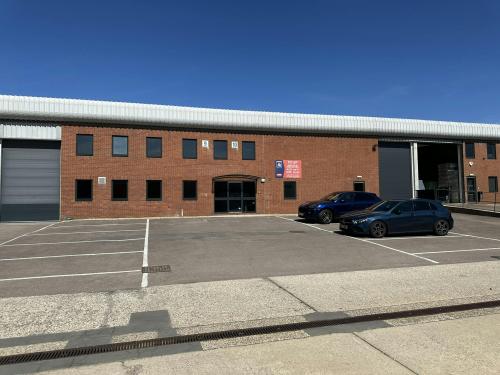 Crendon Industrial Park, 9-10 Meadow View, Long Crendon, HP18