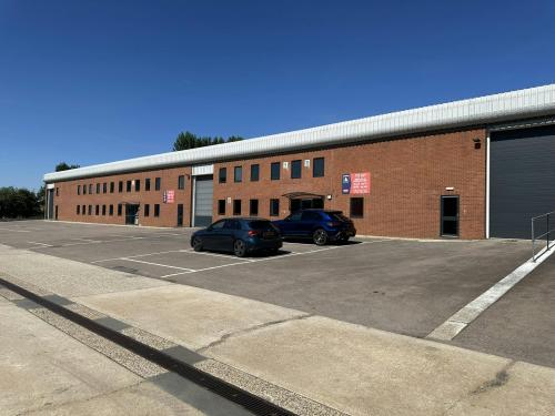 Crendon Industrial Park, 9-10 Meadow View, Long Crendon, HP18