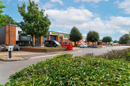 Units 11 & 12, St George’s Industrial Estate, Richmond Road, Kingston upon Thames, KT2
