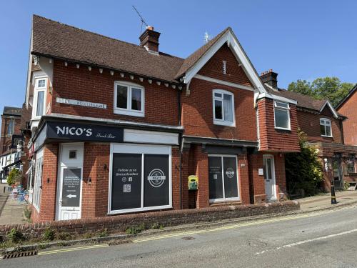 2 London Road, Horndean, PO8