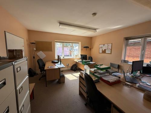 2 London Road, Horndean, PO8