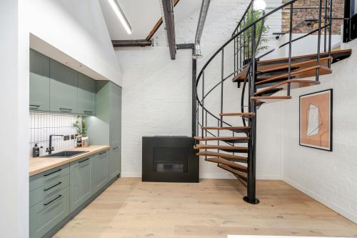 Unit 10 Queens Studios, 121 Salusbury Road, Queens Park, London, NW6