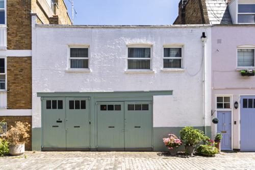 18 Wimpole Mews, Marylebone, London, W1G