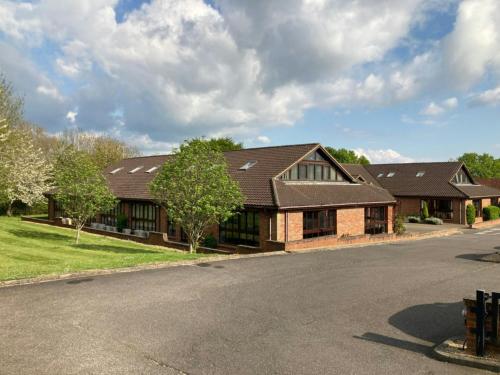 Suite 6B Wentworth Lodge, Great North Road, Welwyn Garden City, AL8