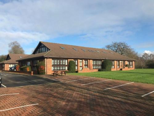 Suite 6B Wentworth Lodge, Great North Road, Welwyn Garden City, AL8