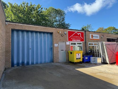 Unit 7, Central Trading Estate, Signal Way, Swindon, SN3