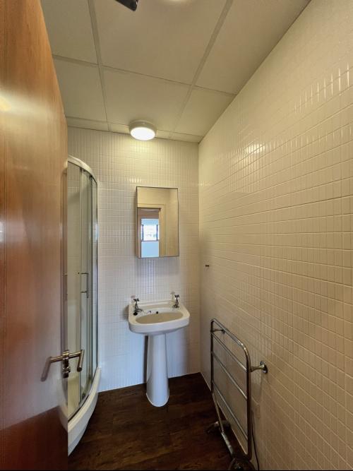 Unit 18, Riverwalk Business Park, Riverwalk Road, Enfield, EN3