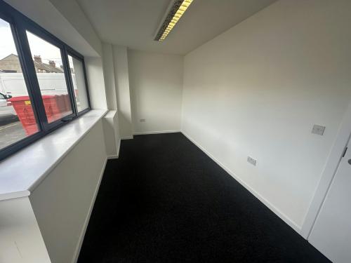 Units 24 & 25, Vale Industrial Estate, Southern Road, Aylesbury, HP19
