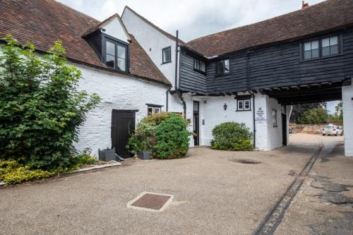 The Courtyard Suite, 21-23 Hart Street, Henley-on-Thames, RG9