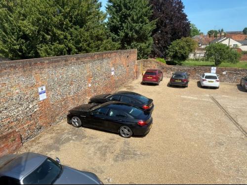 The Courtyard Suite, 21-23 Hart Street, Henley-on-Thames, RG9