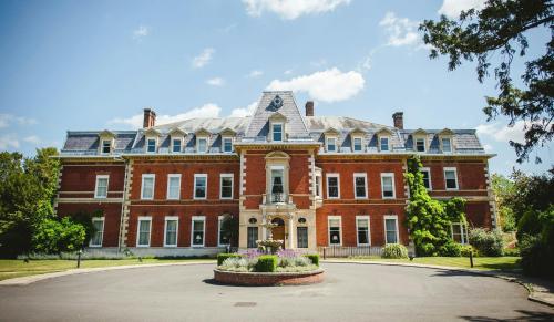 Fetcham Park, Lower Road, Fetcham, KT22