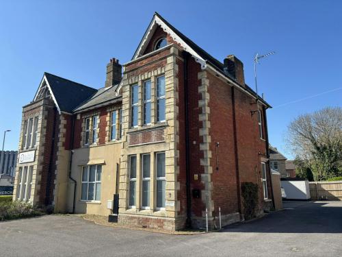 7, Parkstone Road, Poole, BH15