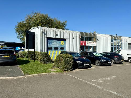 Unit 8 Eversley Way, Thorpe Industrial Estate, Egham, TW20
