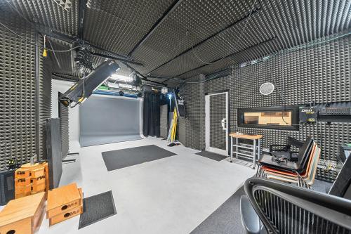 Unit 6, 24a High Street, Stratford, London, E15