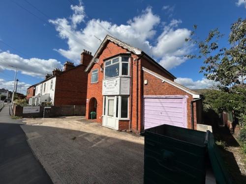 148 Kings Road, Newbury, RG14