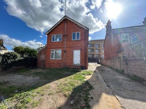 148 Kings Road, Newbury, RG14