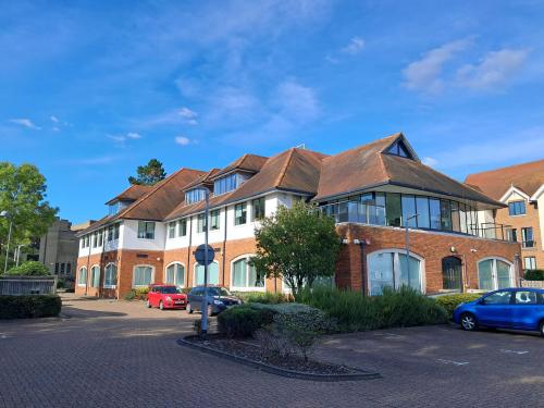 Grove House, Guildford Road, Leatherhead, KT22