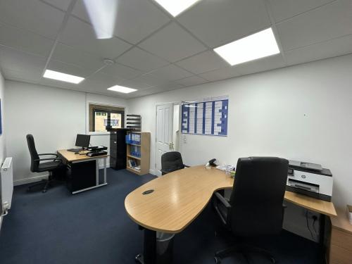 Unit 18 Star West, Westmead Industrial Estate, Swindon, SN5