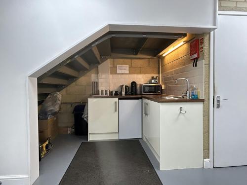 Unit 18 Star West, Westmead Industrial Estate, Swindon, SN5