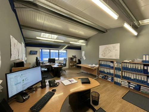 Unit 18 Star West, Westmead Industrial Estate, Swindon, SN5