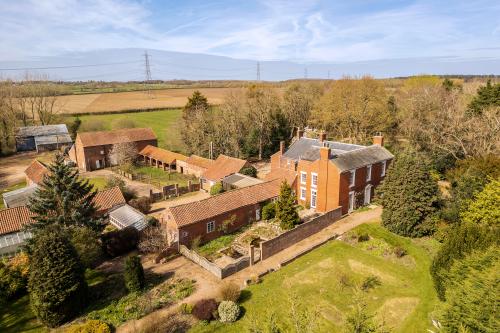Lot 1 - Whisby Hall And Farmyard, Hectares (24.93 Acres) Of Grassland, Lincoln, LN6