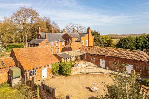 Lot 1 - Whisby Hall And Farmyard, Hectares (24.93 Acres) Of Grassland, Lincoln, LN6