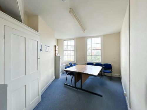 1A London Road, Enfield, EN2