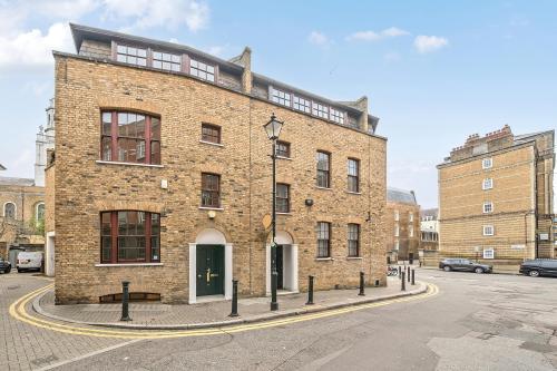 42 Clerkenwell Close, Clerkenwell, London, EC1R