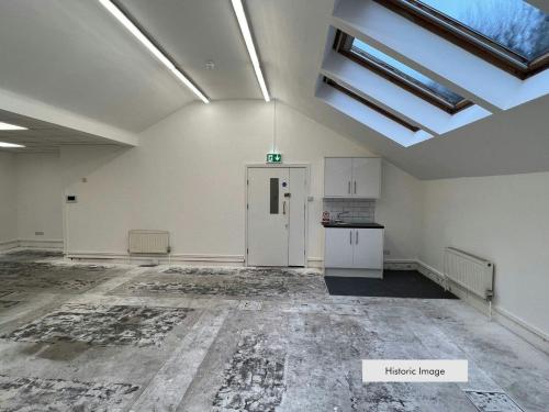 Unit 16B Chiltern Court, Asheridge Road, Chesham, HP5