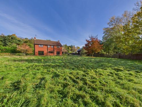 Cherry House & Bromeswell Lakes, Woodbridge, IP12