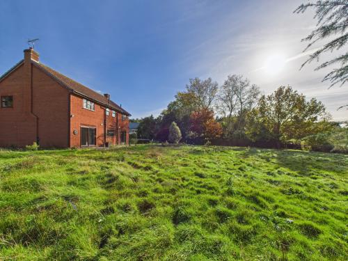 Cherry House & Bromeswell Lakes, Woodbridge, IP12