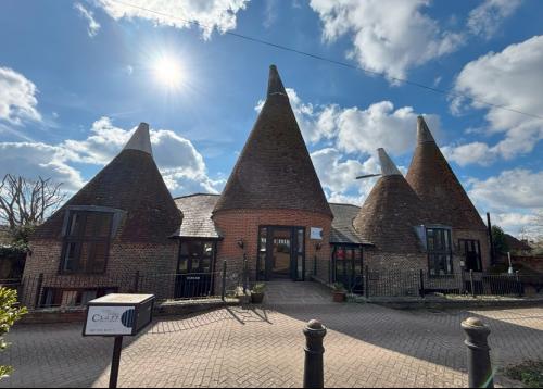 Holly Bank Chambers, Oasts Business Village, Wateringbury, Maidstone, ME18