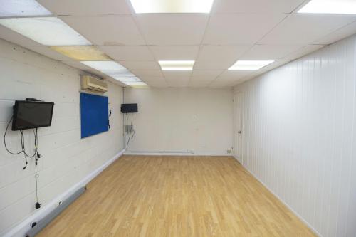 Unit 12, Wadsworth Business Centre, Wadsworth Road, Perivale, UB6