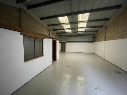 Unit 2, Thame Road Industrial Estate, Haddenham, HP17