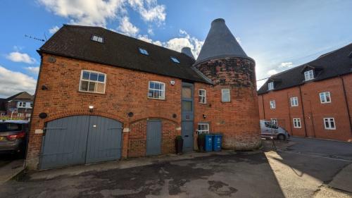 The Kiln, Grange Road, Tongham, Farnham, GU10