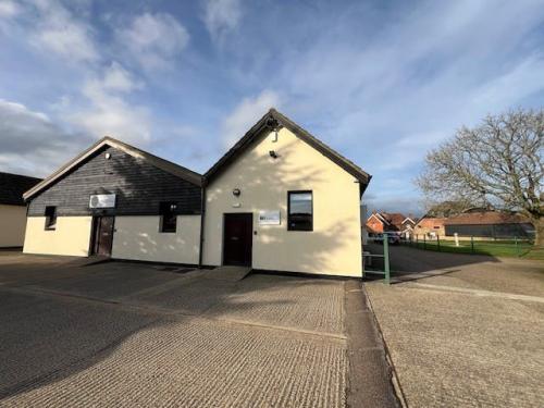 Unit 9, Newhouse Business Centre, Old Crawley Road, Faygate, RH12