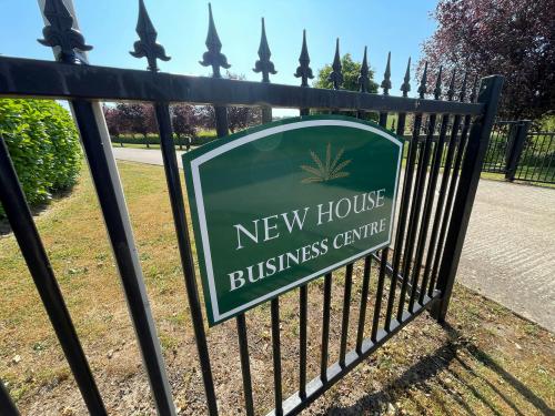 Unit 9, Newhouse Business Centre, Old Crawley Road, Faygate, RH12
