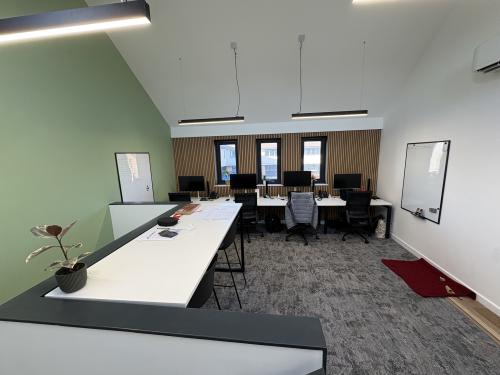 Unit 4, Hedge End Business Centre, Botley Road, Hedge End, Southampton, SO30