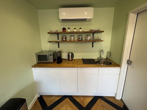 Unit 4, Hedge End Business Centre, Botley Road, Hedge End, Southampton, SO30