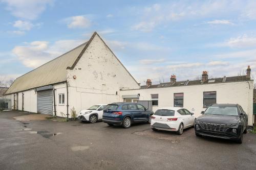 Unit 8, Shakespeare Industrial Estate, Watford, WD24