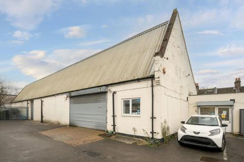 Unit 8, Shakespeare Industrial Estate, Watford, WD24