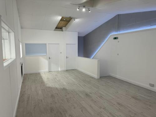 Unit 5B, Manor Way, Woking, GU22