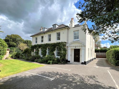 Stoneleigh House, 2 Rowlands Hill, Wimborne, BH21